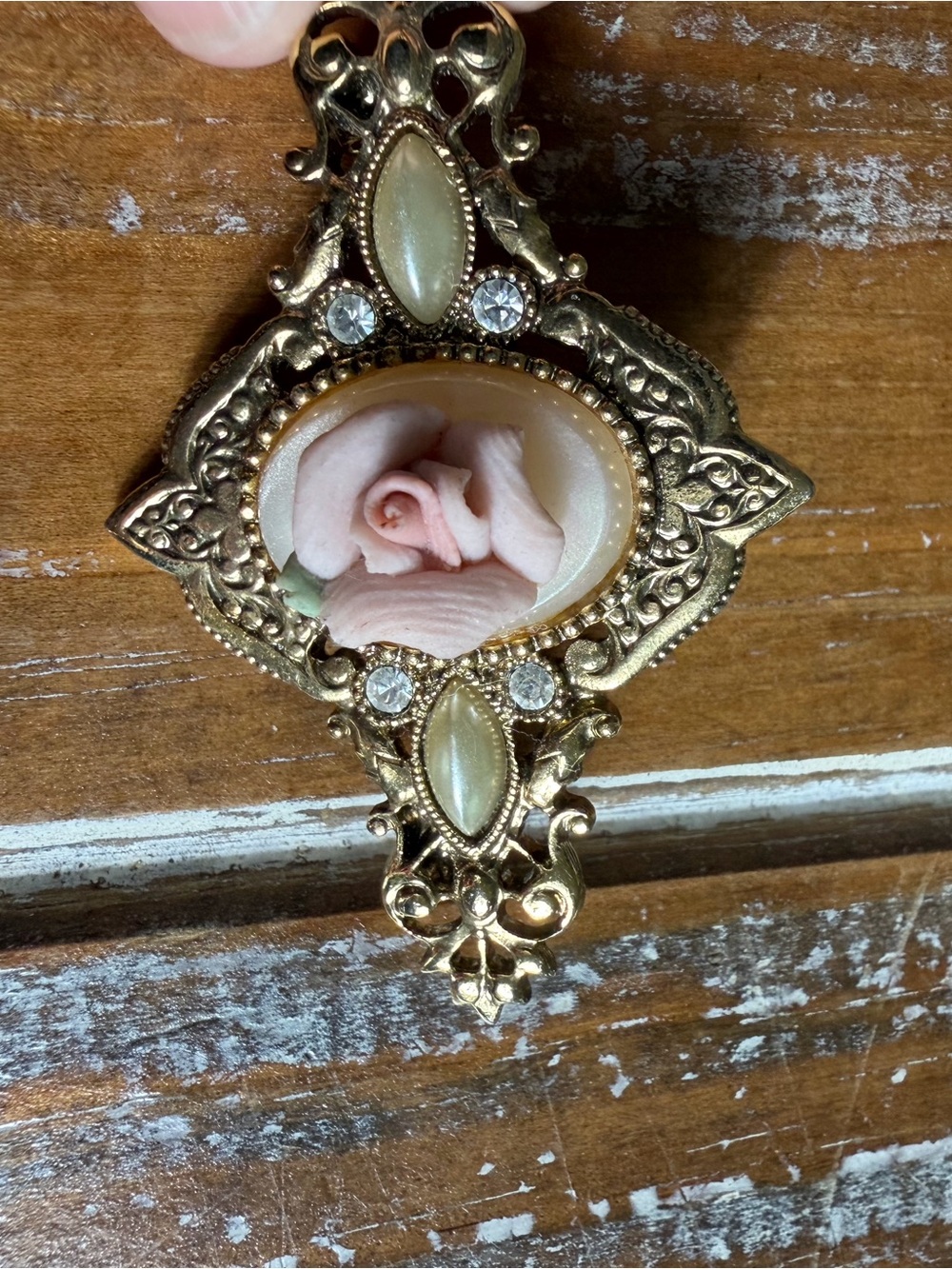 Gold-Tone Pink Rose Cameo Pendant Brooch - Elegant Women's Jewelry